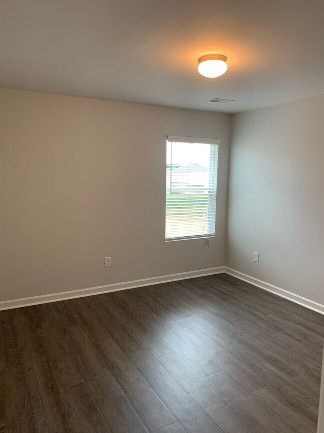 Building Photo - Pre-Lease This Stunning 3 Bed, 2.5 Bath Home in Tucker Farms