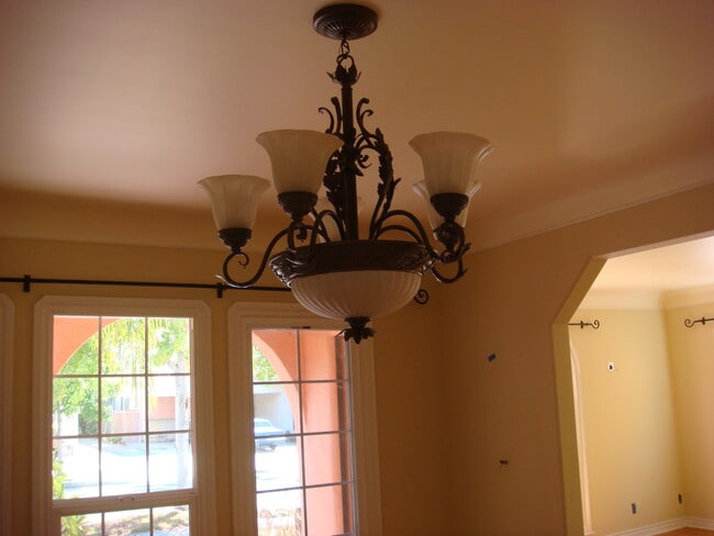 Building Photo - 6087 Cashio St