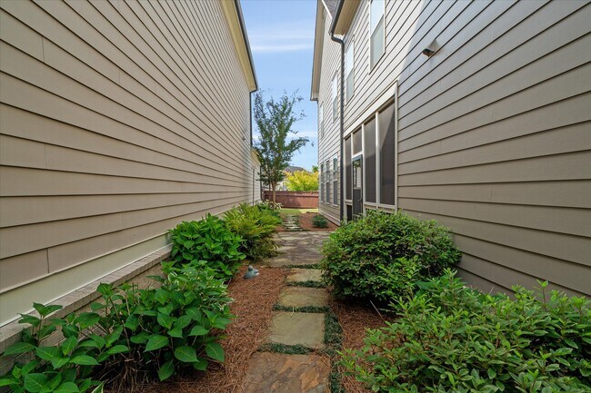 Building Photo - 4232 Hardy Ave