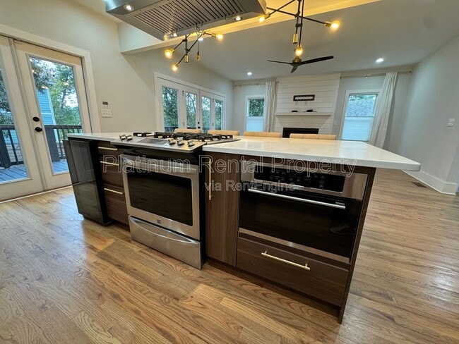 Building Photo - 150 Dahlgren St SE