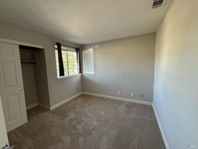 Building Photo - 861 Sonnet Dr