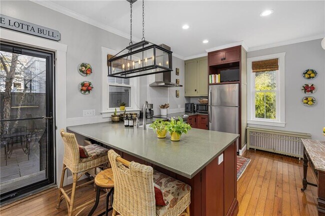 Building Photo - 30 Bull St