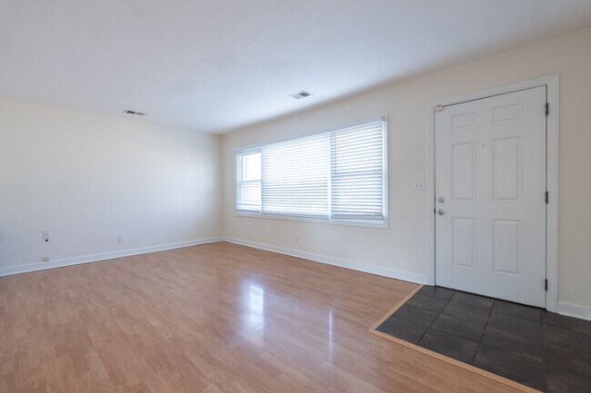 Building Photo - MOVE IN READY 4-bedroom Ranch home nestled in the Heart of Norfolk!