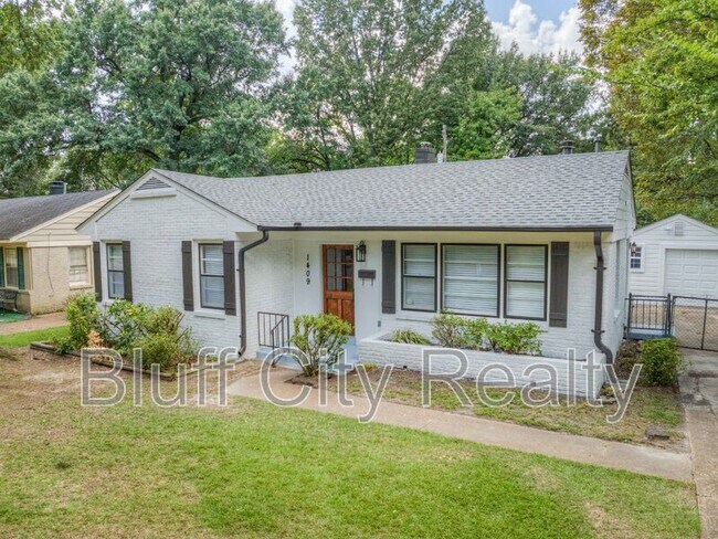 Building Photo - 1409 Dearing Rd