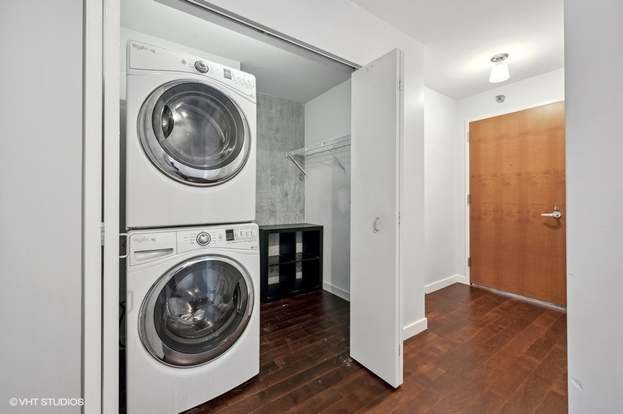 Building Photo - 235 W Van Buren St