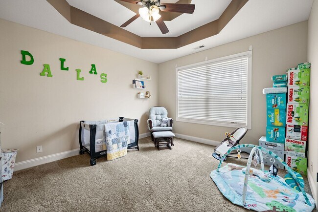 Building Photo - Pet Friendly Four Bedroom with Bonus!