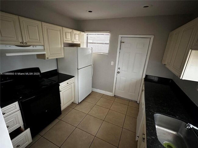 Building Photo - 3 bedroom in North Miami Beach FL 33179