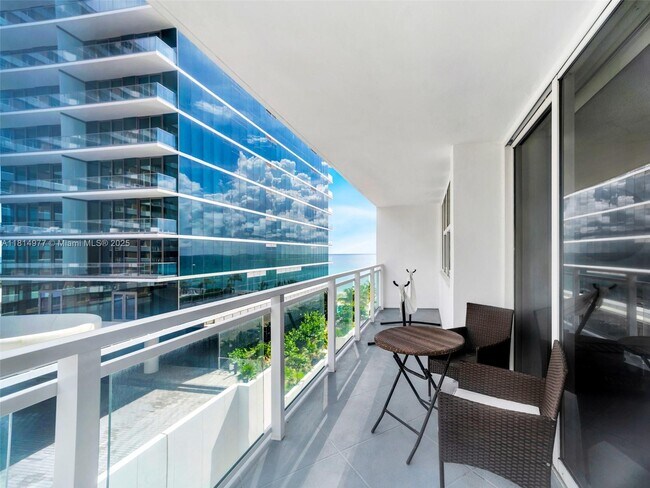 Building Photo - 2030 S Ocean Dr