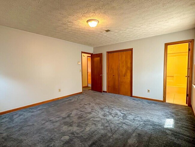 Building Photo - 5506 Singleton Rd
