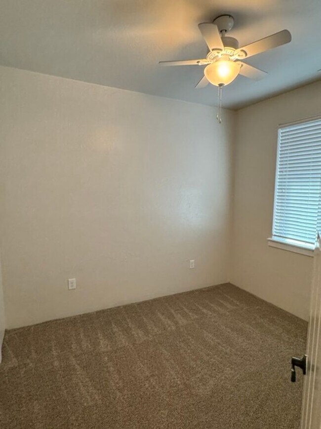 Building Photo - 2435 Bridgewater Way