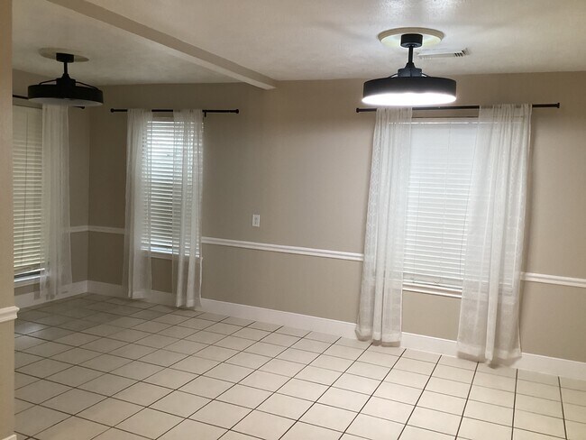 Building Photo - 17046 Clan MacIntosh Dr