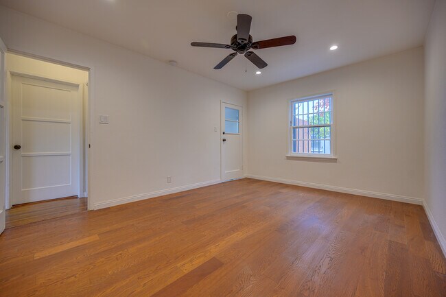 Building Photo - 1333 Cochran Ave