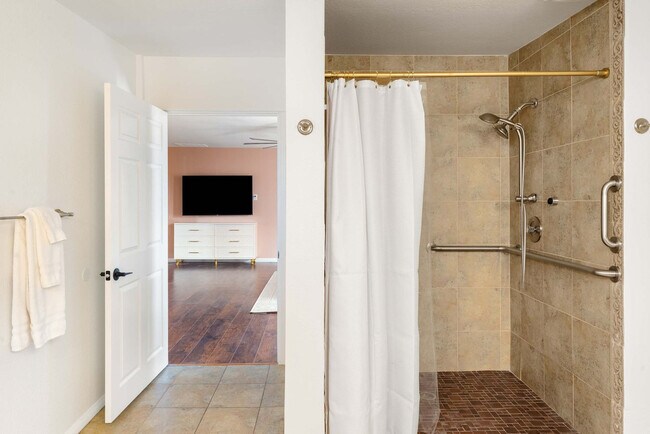 Building Photo - 6235 E Thunderbird Rd