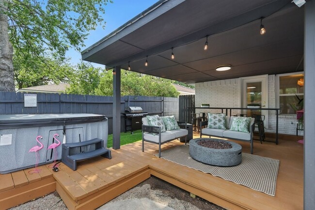 Building Photo - Luxury 5-Bedroom Retreat with Pool & Game Room