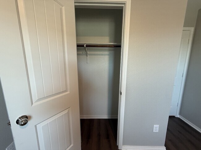 Building Photo - 413 Everglades St