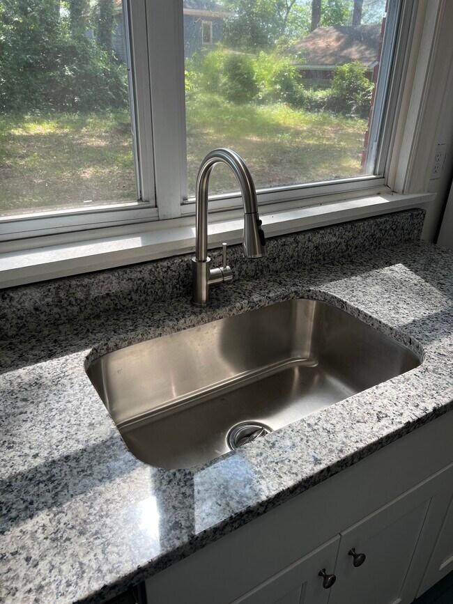 Building Photo - 1370 S Braden Crescent