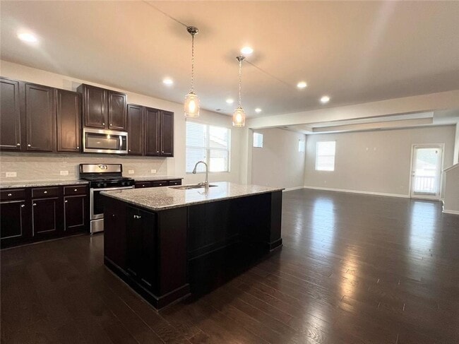 Building Photo - 370 Broadmoor Dr