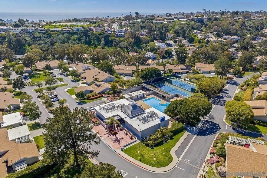 Mount La Jolla community - 2085 Caminito San Nicholas