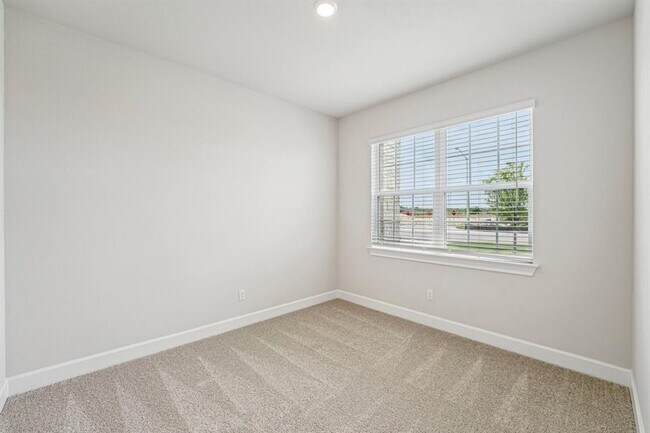 Building Photo - 517 W Luna Blue Ln