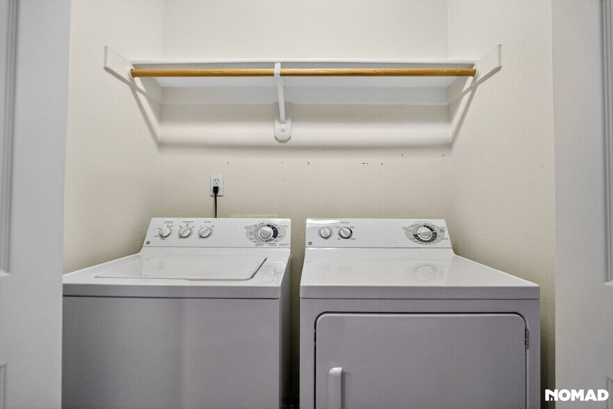 Building Photo - 2288 NW Oak Knoll Pl