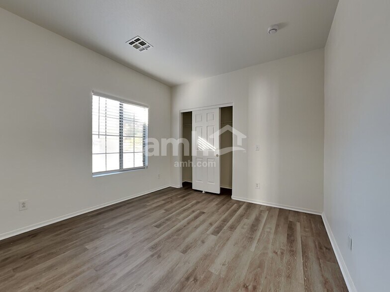 Building Photo - 2541 E La Costa Dr