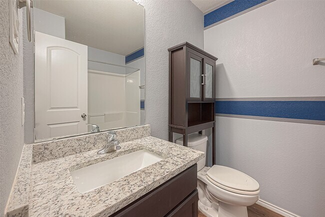 Building Photo - 14015 Lake Cres Dr