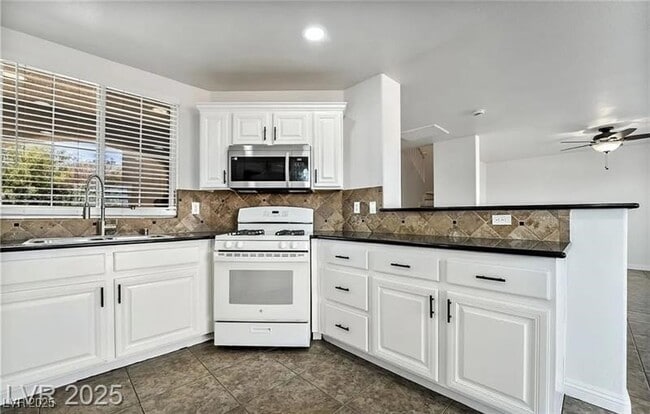 Building Photo - 4650 Chino Peak Ct