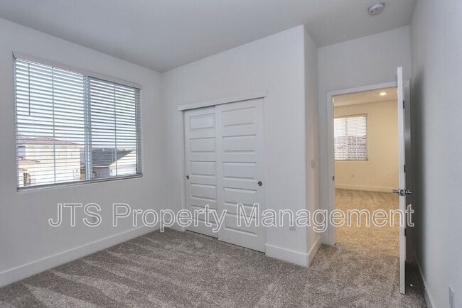 Building Photo - 4364 Greenshank Cir