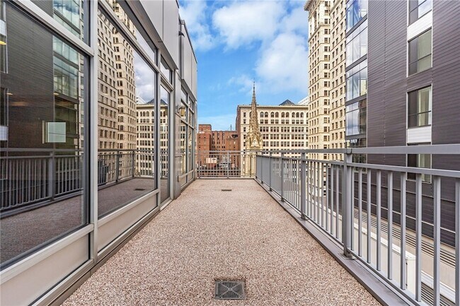 Building Photo - 301 Fifth Ave