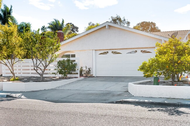 Building Photo - 2039 Village Wood Rd