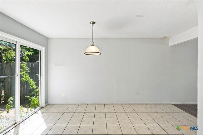 Building Photo - 3410 Victoria Cir