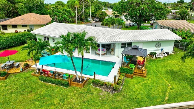 Building Photo - 302 Venice Dr