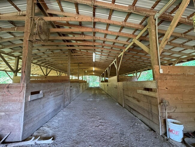 Building Photo - 1680 Lower Hatcher Creek Rd