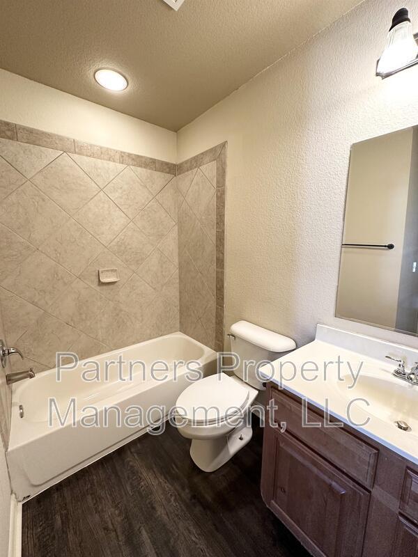 Building Photo - 2673 N Miranda St