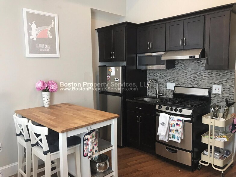 Building Photo - 497 Commonwealth Ave