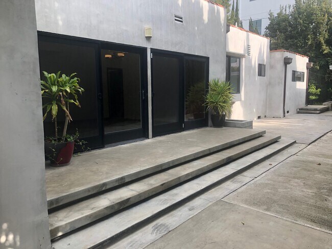 Building Photo - 128 S Carson Rd