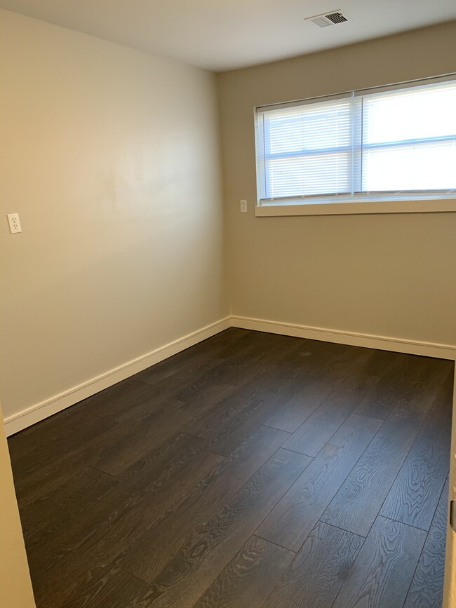 Building Photo - 2428 W Savannah Villa Oaks