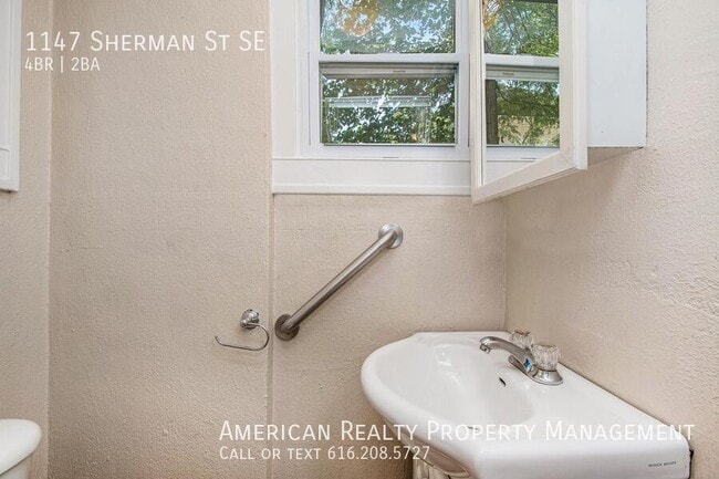 Building Photo - 1147 Sherman St SE