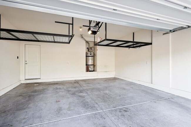 Building Photo - 10971 Meridian Flds Ave