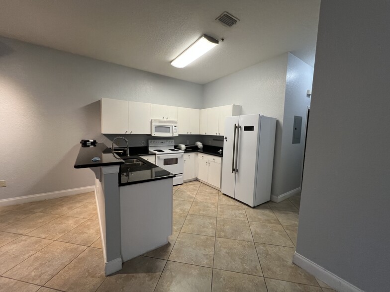 Kitchen - 5811 La Costa Dr