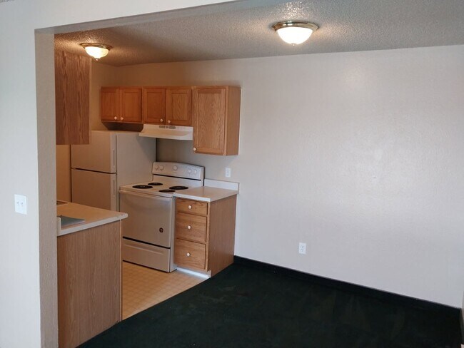 Building Photo - 2 bedroom 1 bathroom upstairs apartment - Granvue Apartments,