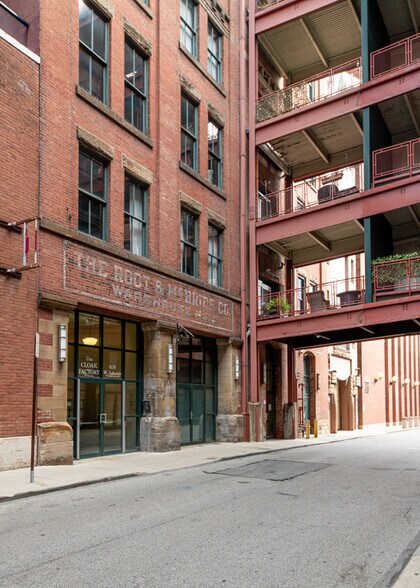 Entrance to Unit - 635 W Lakeside Ave