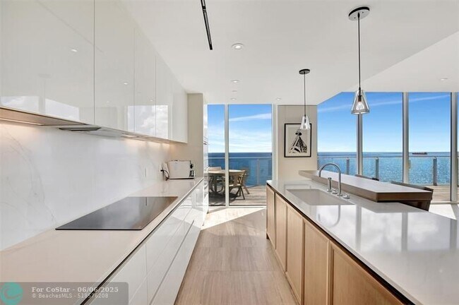 Building Photo - 525 N Fort Lauderdale Beach Blvd