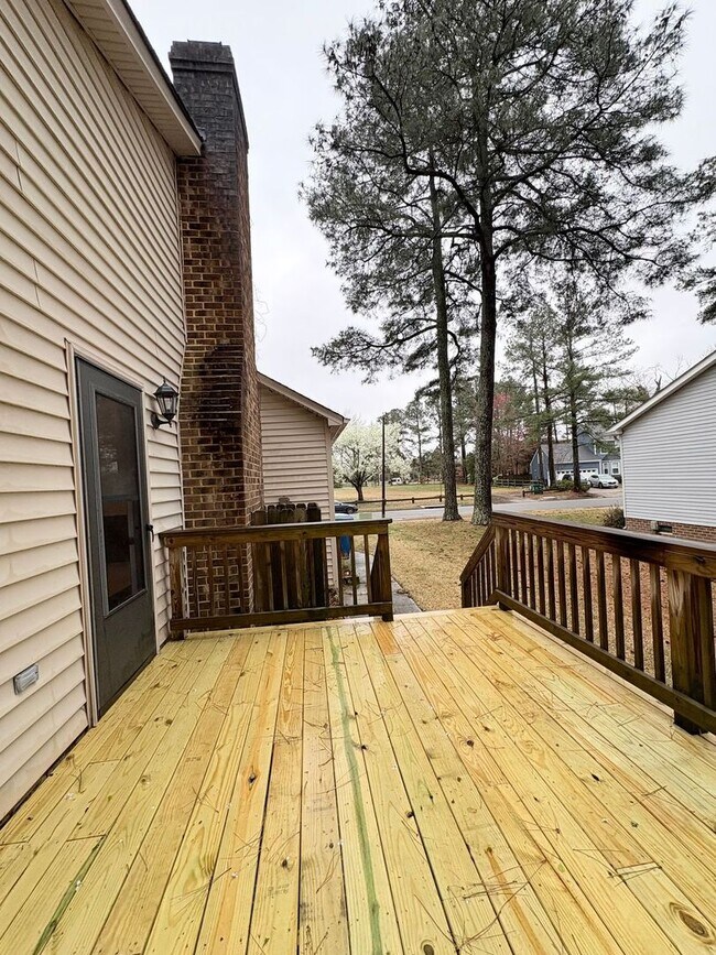 Building Photo - 3 BED / 2 BATH SINGLE FAMILY