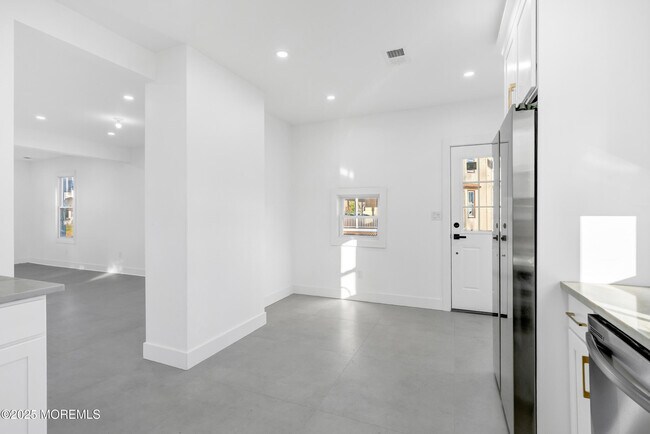 Building Photo - 448 Monmouth Rd