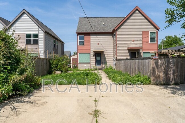 Building Photo - 2013 Bellefontaine St