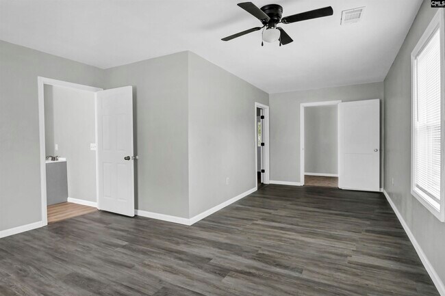 Building Photo - 706 Westside Dr