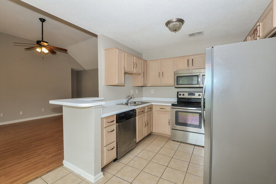 Building Photo - 6967 Naples Dr