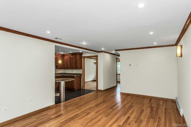 Building Photo - 717 3rd Ave
