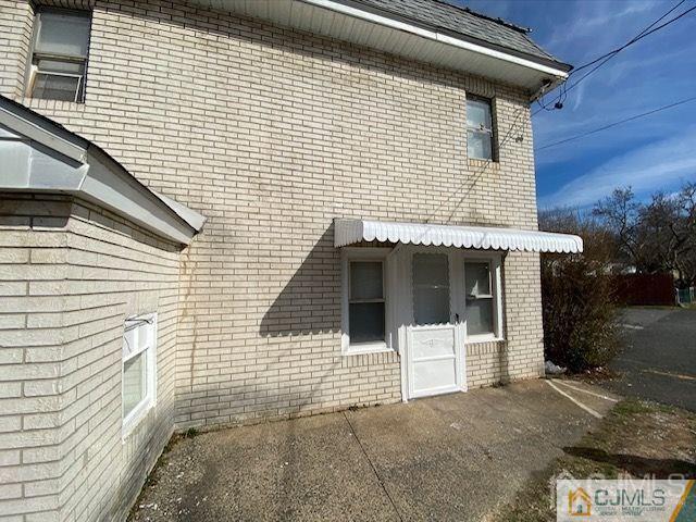 Building Photo - 123 Kossuth St